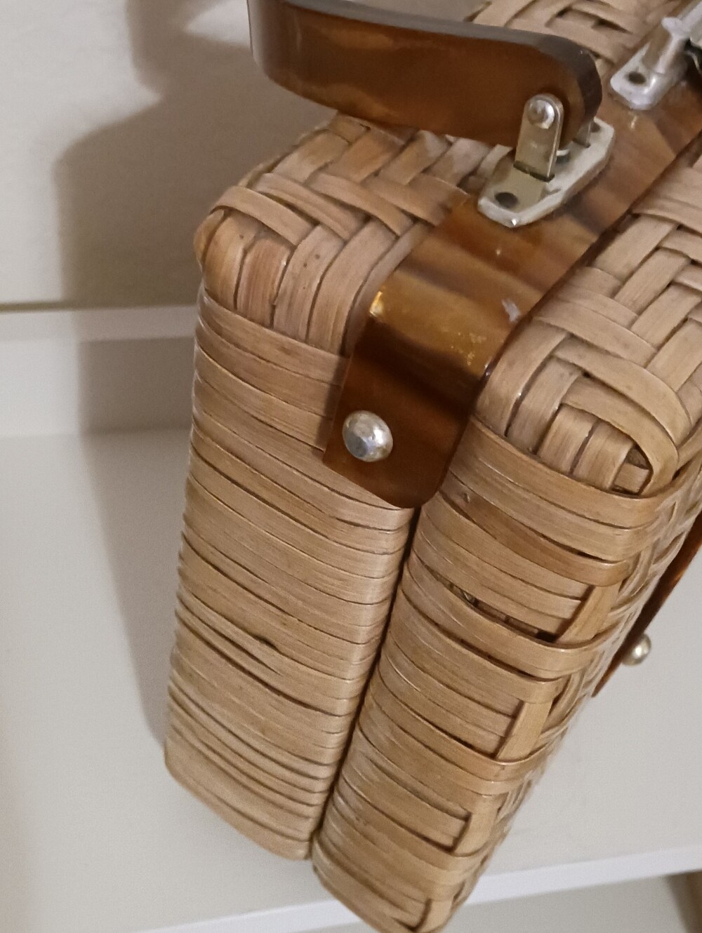Lesco Lona Made In Hong Kong Vintage Woven Basket Style Purse w/ Lucite Accents - Picture 13 of 16